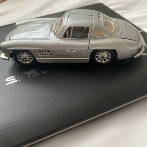 Mercedes Benz 300LS Scale